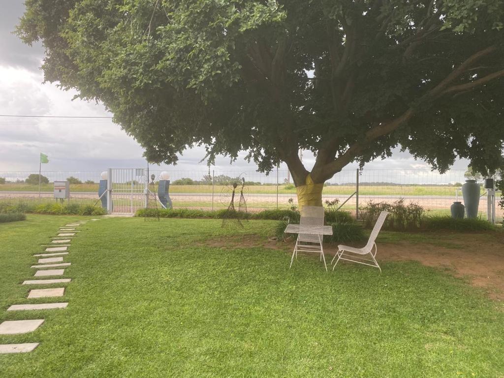 Biekiesvlei Hotel Lichtenburg Buitenkant foto